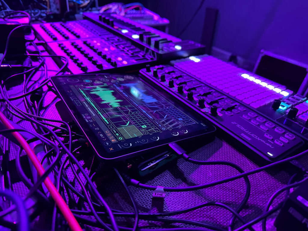 Electronic music setup with iPad and MAT 16X8